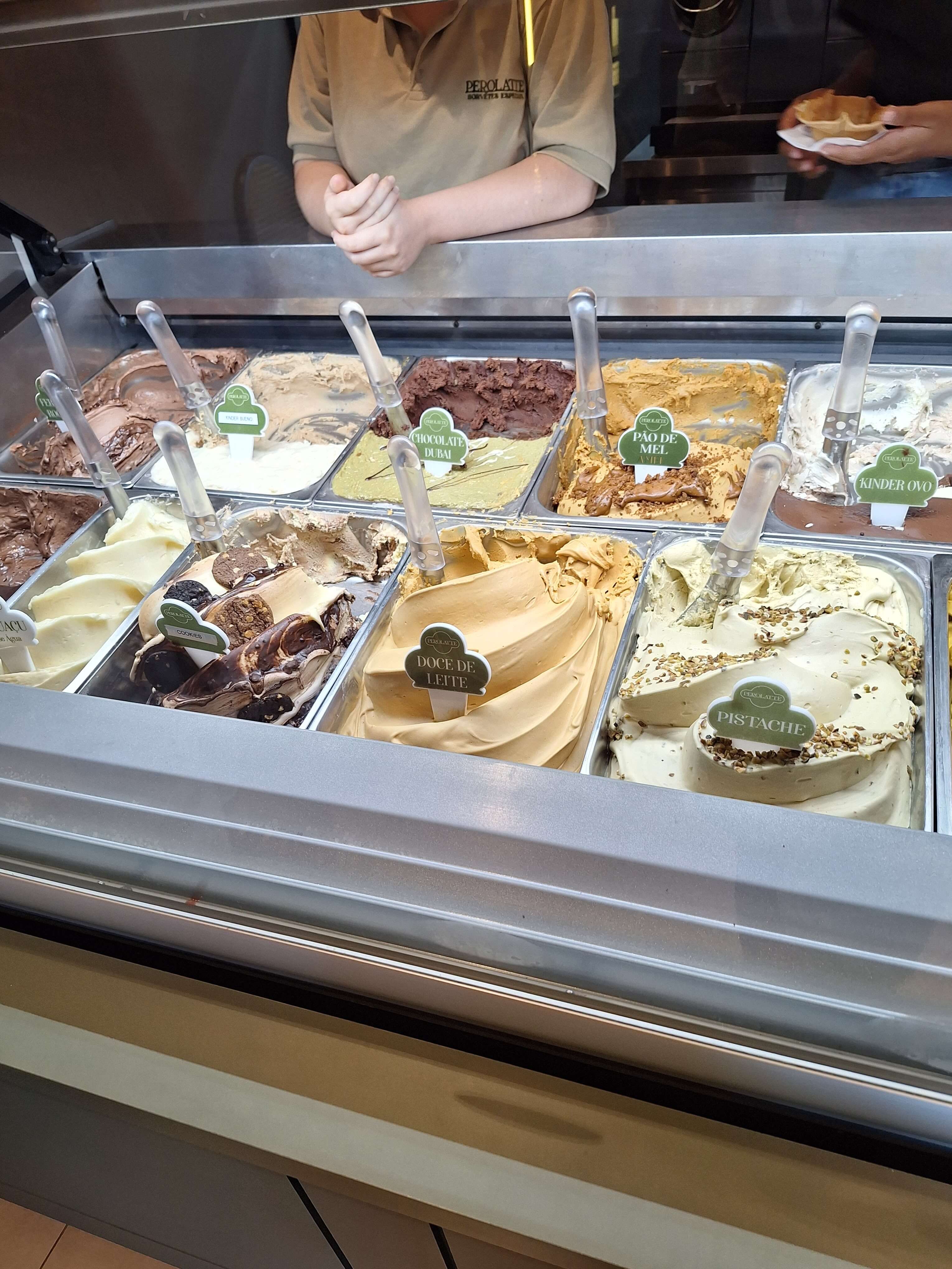 Vitrine de gelatos artesanais da Perolatte